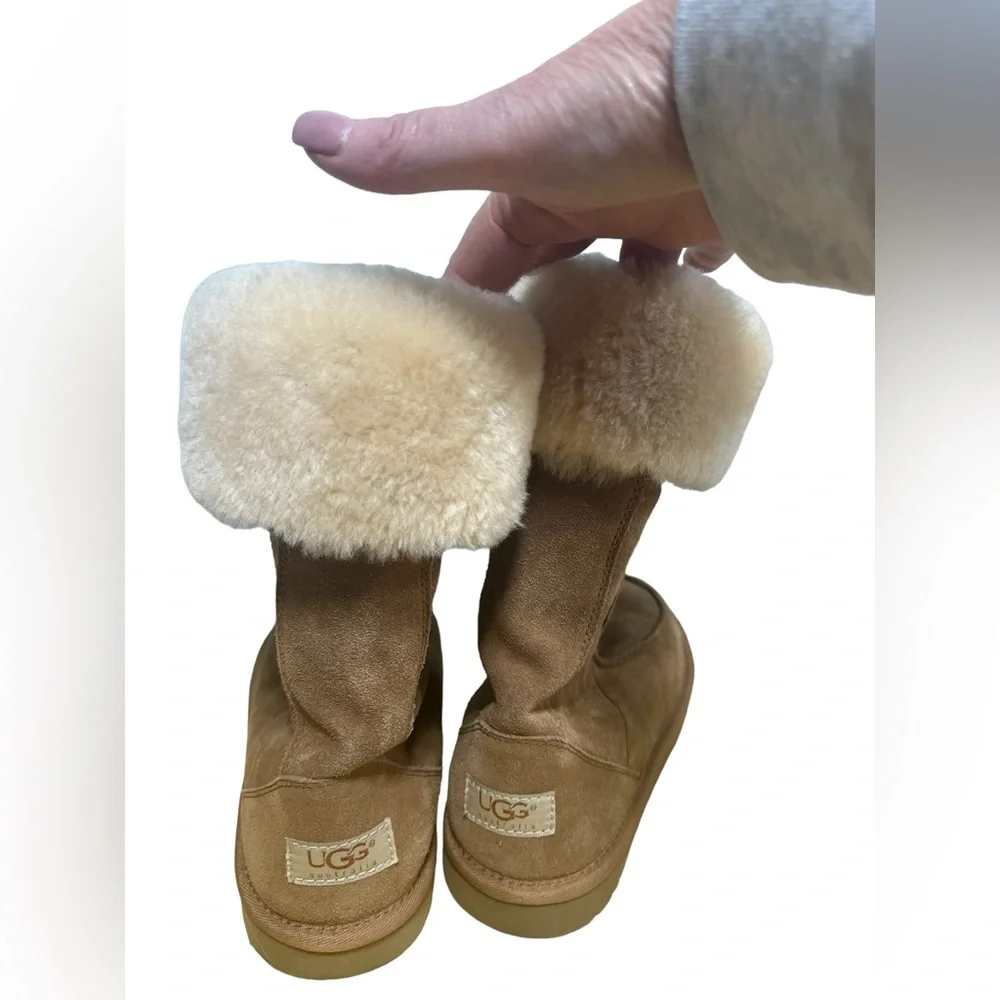 NWOT Women’s UGG Downtown Chestnut Sheepskin Lined Boots‎ Size 6